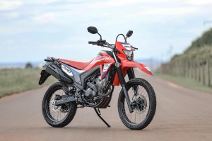 XR300L Tornado Special Edition 2026_ ESTATICA_ (7)