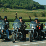 Motociclistas-acenando copia