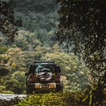 Land Rover Defender Edição Limitada Onçafari_visão traseira com capa de estepe exclusiva